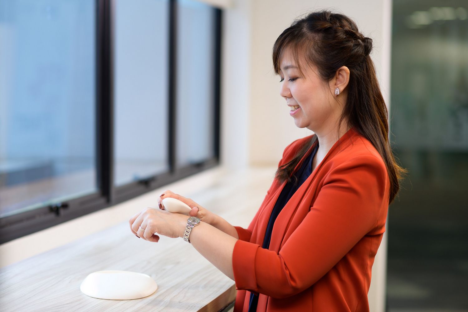 Agnes Xue using her invention, Luna